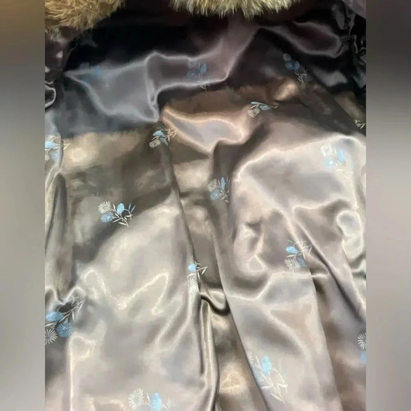 Elegant Brown Fur Coat - Picture 11 of 16